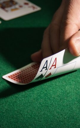 Texas Holdem Poker Hands Strategy – Is it simple?